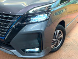【LEDヘッドライト】悪天候や夜間走行時も良好な視界を確保し安心して運転できる高輝度LEDヘッドライトを装備!点灯速度が早く、消費電力も抑えられています。
