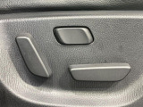 【パワーシート】スイッチ一つで簡単にシートの微調整が可能!電動だから力もいりません!自分に最適なシートポジションにセットして、快適なドライブをお楽しみください。