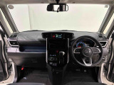 見易い計器類と運転し易いドライビングポジションは、視角も少なく前方&左右の見切りが良く運転し易いクルマです。ブラック基調のインテリアが洗練された空間を演出してくれます。