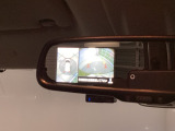 車両の前後左右に搭載したカメラにより、まるで見下ろし映像のように車両の周囲を確認できます。