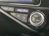 【オートエアコン】一度お好みの温度に設定すれば、車内の温度を検知し風量や温度を自動で調整。暑い…寒い…と何度もスイッチ操作をする必要はありません。快適な車内空間には必須の機能ですね♪