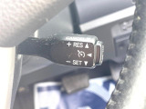 【クルーズコントロール】高速道路もラクラク走行。アクセルを離しても一定速度で走行ができ、長距離運転時の負担を軽減!加速・減速も簡単なスイッチ操作で調整できます。