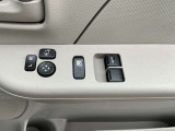 ビジネスカーでも快適装備は外せません。運転席&助手席はパワーウインドウです。(挟み込み防止機能付き)。
