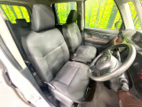 運転席シート廻りは使用感も少なく、良好な状態となっています。前オーナー様が丁寧に使っていたことがよくわかりますね。