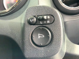 狭い駐車場で便利な電動格納ドアミラーが付いています。