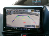 バックモニター付きですので、日常の駐車はもちろん、人や障害物などを映像で確認できるので安心です!(補助装置になりますので、目視でもご確認ください)