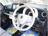 『1台』のお車に対して、3名体制で日々議論を重ね仕入れを行っております。