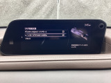 ハンドル操作をアシストすることにより車線からの逸脱回避を支援します。
