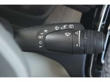 雨滴を自動感知して展開量を自動調整するレインセンスワイパーも標準搭載。