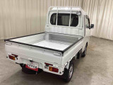 車両右斜め後方からの写真になります♪