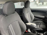運転席シート廻りは使用感も少なく、良好な状態です。