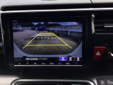 【バックカメラ】運転が苦手な方も車庫入れラクラクです!ギアをリバースに入れれば自動的に切り換わりますので、面倒な操作は不要です♪狭い駐車場もお車を傷つけず安心ですね!