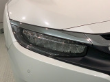 LEDヘッドライトは、点灯の瞬間から最大光量を発揮し、突然暗くなるトンネルなどでの安定感を高めます。