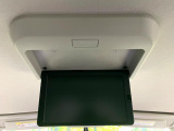 【フリップダウンモニター】大画面モニターで後席でもエンタメをお楽しみいただけます。小さなお子様にも大人気の装備です♪
