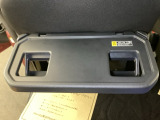 折りたたみ式の【シートバックテーブル】限られた空間を有効活用。車内の家族時間をもっと快適に。