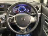 【ハンドル回り】インテリアに合わせたデザインのステアリングは、運転される方のことも考え、運転しやすい形状、大きさです。ぜひ一度、実際に触ってお確かめください。
