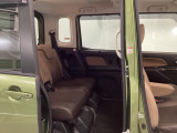 スライドドアなら狭い駐車場でもドアをぶつける心配がありません。ステップが低く乗り降りもしやすいです。