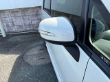 電格収納&ミラー角度調整機能付き!
