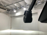 今や必須アイテムのドライブレコーダー付いてます。