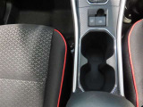 【トヨタ認定中古車の安心1】中古車をキレイで気持ちよくお乗りいただけるよう、トヨタ認定中古車はしっかりクリーニング。エンジンルームからシートを外した洗浄まで、目に見えない部分も徹底的に洗浄しています