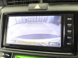 後方視界の確保に役立つバックモニター。