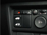 ◆片側電動スライドドア◆狭い駐車場でも乗り降りが楽々♪お子様が隣の車にドアを当ててしまう心配もございません!小さなお子様連れの方もこれで安心。