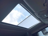 ●サンルーフ:開放感たっぷりの希少装備、サンルーフが装着されています!車内に明かりを取り入れたり景色を楽しむ以外にも、車内の空気も簡単に換気できて快適です!