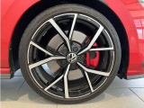 純正19インチアルミ!タイヤサイズは235/35R19です