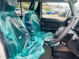 運転席、助手席、床綺麗です。