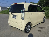 エンジン・ミッション等の主要機関から車内の快適装備、オイル等の消耗品に至るまで、国家整備士が点検整備を行います。
