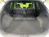 積み下ろしのしやすいデッキにはたっぷりと荷物を積み込んでいただけます。遊びから仕事まで、様々なシーンで頼れます♪