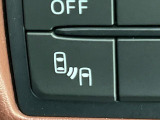 【ブラインドスポットモニタリング】走行中、ドアミラーの死角になりやすい箇所に後続車が接近するとサイドミラー付近に警告を表示、ドライバーに注意喚起をしてくれます。