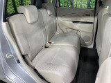 運転席まわりには十分なスペースがあり、大柄な方でもゆったり運転していただける環境です。