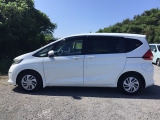 狭い駐車場でも、スライドドアならチャイルドシートへのお子さまの乗降や荷物の積載もスムーズ。とても便利な【両側電動スライドドア】ドアハンドを少し引くだけでリアドアが自動開閉します。