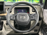 インテリアに合わせたデザインのステアリングは、運転される方のことも考え、運転しやすい形状、大きさです。是非一度、実際に触ってお確かめください。
