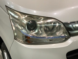 ディスチャージヘッドライト搭載でしっかり明るく照らしてくれるので、夜間走行や不慣れな道でも安心です。