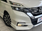 【LEDヘッドライト】悪天候や夜間走行時も良好な視界を確保し安心して運転できる高輝度LEDヘッドライトを装備!点灯速度が早く、消費電力も抑えられています。