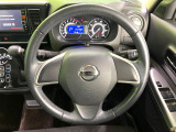 【純正革巻きステアリング】上質な革を使用することで、手にしっかり馴染みとても運転しやすいハンドルです♪