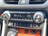 【 オートエアコン 】車内温度を感知して自動で温度調整をしてくれるのでいつでも快適な車内空間を創り上げます!//