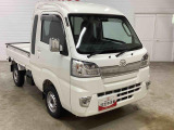 車両右斜め前方からの写真になります♪