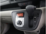 「オートエアコン」が付いています。1年中快適な室内を提供!車内温度を設定すると、風量を自動で調節してくれます。
