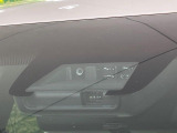 【トヨタセーフティセンス】走行中に前方の車両等を認識し、衝突しそうな時は警報とブレーキで衝突回避と被害軽減をアシスト。より安全にドライブをお楽しみいただけます。