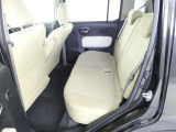 ゆとりある広々とした車内空間は、ドライブを始め買い物やレジャーなど、幅広く活躍します。一人でもみんなとでもお出かけを楽しみましょう!