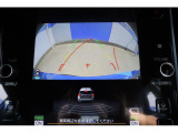 後退時には大型ディスプレイに後方の映像とアシストラインが表示されます!