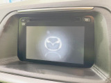 【マツダコネクトナビ】車内の雰囲気にマッチした一体型タイプのナビ。各種車輌設定やBluetooth再生等、様々な機能が楽しめます。直感的なダイヤル操作が可能で、使い勝手も良好です。