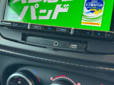 AUXとUSBを備えています!
