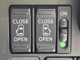【両側パワースライドドア】スマートキーや運転席のスイッチで後席両側スライドドアの開閉が可能♪電動だから力を入れてドアを開ける必要が無く、小さなお子様でも簡単に開け閉めでき快適です♪
