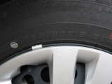 タイヤサイズは、185/60R15です。