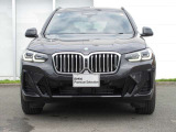 BMWと言えば特徴的なキドニーグリル。ダイナミックなフロントマスクを演出します。