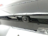 バックカメラが付いているので後方確認が非常にしやすいです。今や運転初心者も熟練者も必須装備!ついていて損はないですね♪